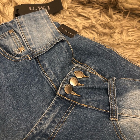 ⭐️Buy 1 get 1 FREE⭐️ NWT Butt lifting distressed skinny jeans - Picture 3 of 5